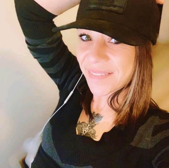 Profile Picture of Jennifer Westerby (@j_westerby) on Poshmark