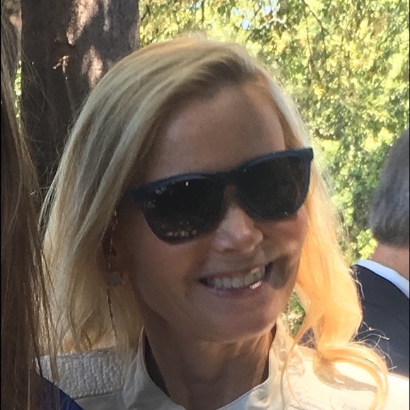 Profile Picture of Renee Leibler (@rhleibler) on Poshmark