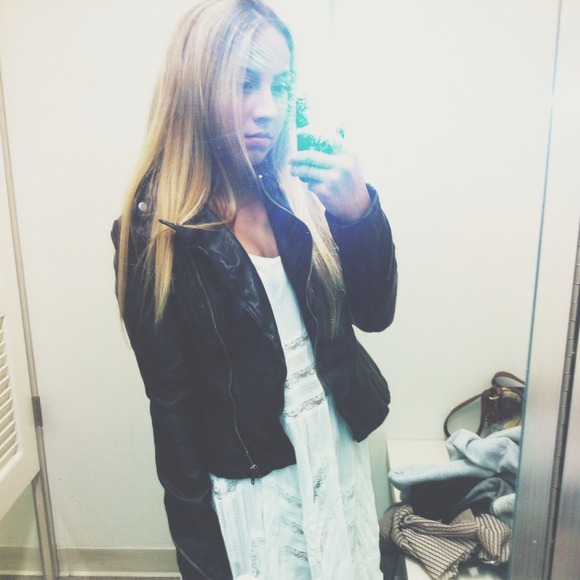 Profile Picture of Olivia Emordeno (@oemordeno) on Poshmark