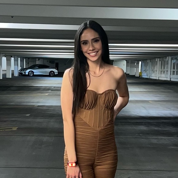 Profile Picture of Briana Jacobo (@brianaaajjj) on Poshmark