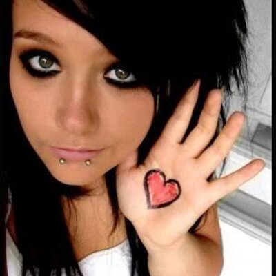 Profile Picture of Athena Knox (@AthenaIsHere) on Twitter