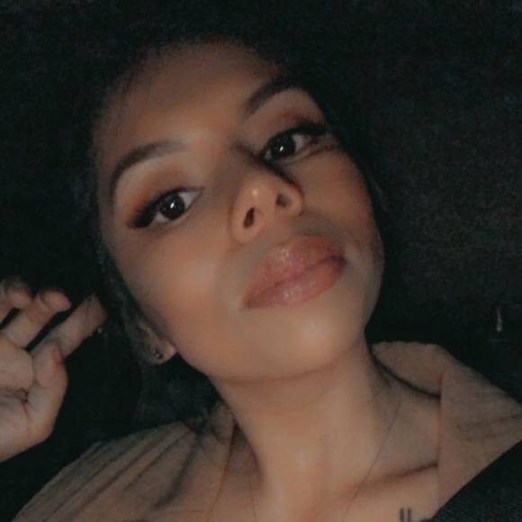 Profile Picture of Daeleen Carrera (@daeleen13) on Poshmark