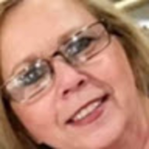 Profile Picture of Cathy Lowe (@cathylowe155) on Poshmark