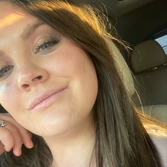 Profile Picture of Olivia Lemmon (@livlemmon2013) on Poshmark