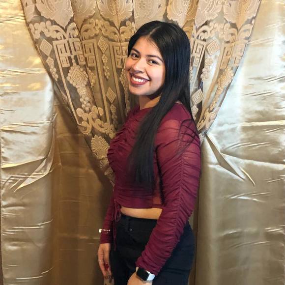 Profile Picture of Itzel Alvarado (@itzel_alvarado) on Poshmark