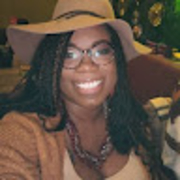 Profile Picture of Pamela Edwards (@pbell3725) on Poshmark