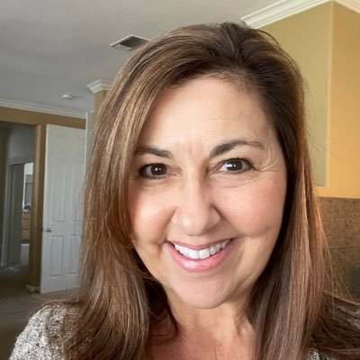 Profile Picture of Lisa Laughlin (@lisaseda3) on Twitter