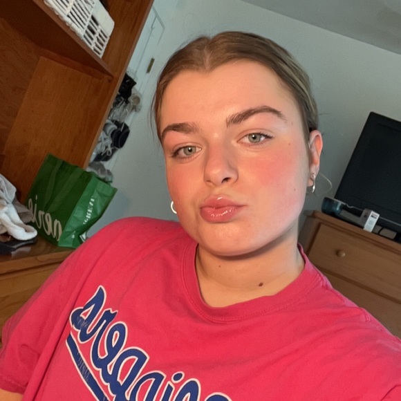 Profile Picture of Jenna Rivers_22 (@softball2004) on Poshmark