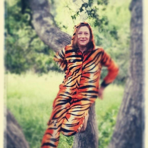 Profile Picture of Dawn Featherstone (@planetdawn) on Poshmark