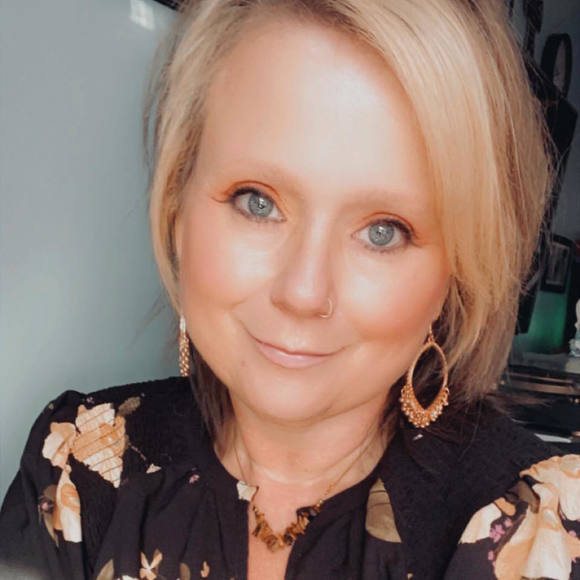 Profile Picture of Lisa Ridner (@lisaridner) on Poshmark