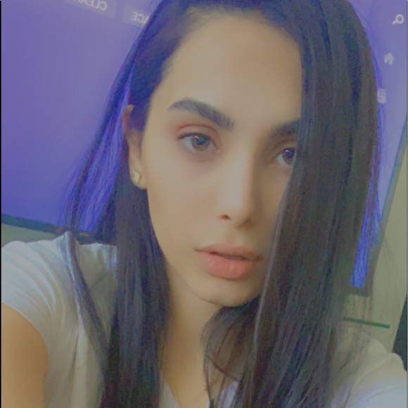 Profile Picture of Tannaz Eshraghi (@tannazes) on Poshmark