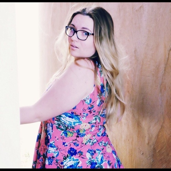 Profile Picture of Jade Larson (@jade_larson) on Poshmark