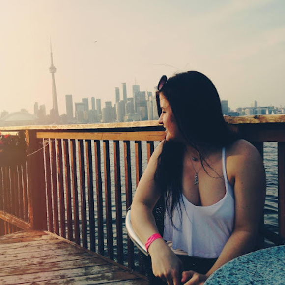 Profile Picture of Sophia Kravets (@sophiaakravets) on Poshmark