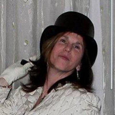 Profile Picture of Robin Alfano (@MrsZombieJoe) on Twitter