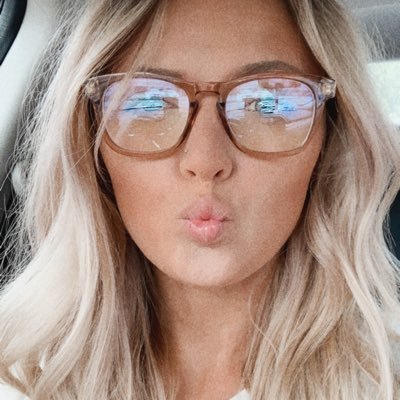 Profile Picture of Ashlee Andrews 🌻 💛 (@AshleeAndrews17) on Twitter