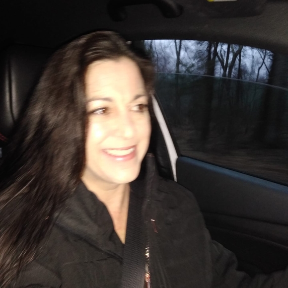 Profile Picture of Michelle Palardy (@misstry30) on Poshmark