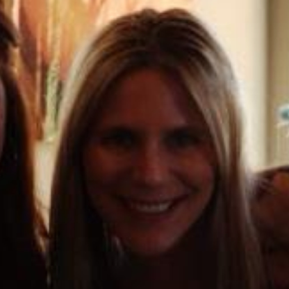 Profile Picture of Danielle Palmini-perez (@dpal) on Poshmark