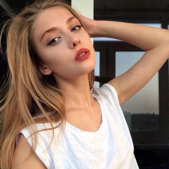 Profile Picture of Shannon Joseph| (@aldahirlorroway) on Poshmark