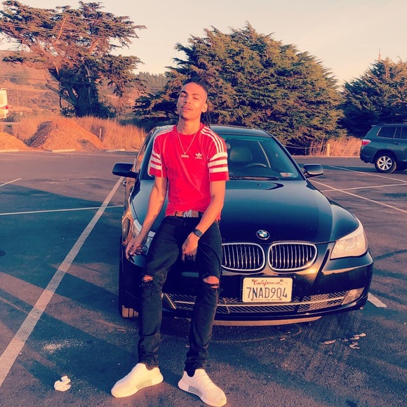 Profile Picture of Joey Fernandez (@joeyf45) on Poshmark