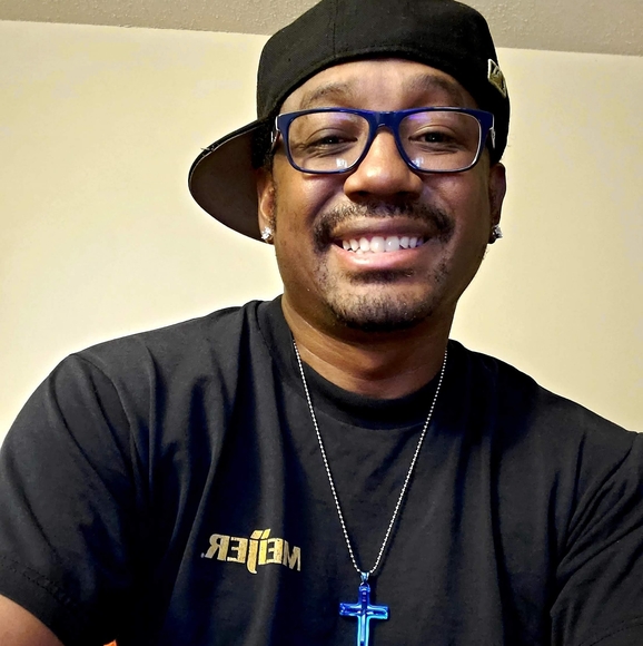 Profile Picture of Demond Richardson (@bobbycorwen78) on Poshmark