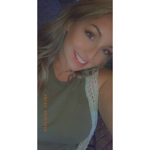 Profile Picture of Jessica Burkhart (@jessb413) on Poshmark