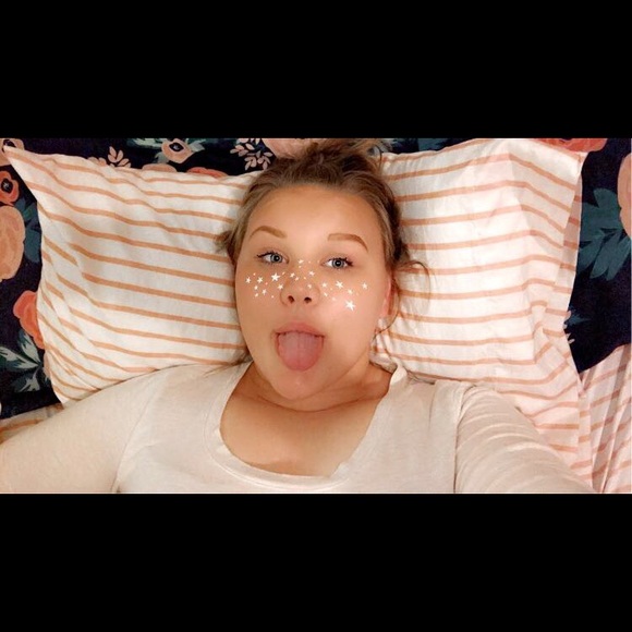 Profile Picture of Kylee Flowers (@kylee_flow_123) on Poshmark
