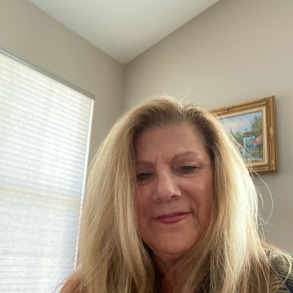 Profile Picture of Linda Carman (@lindacarman895) on Poshmark