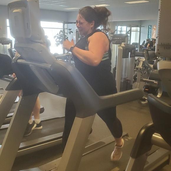 Profile Picture of Amanda Hershey (@amanda11131996) on Poshmark