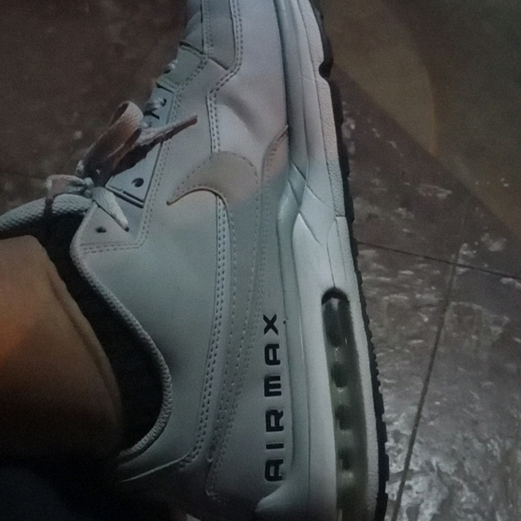 Profile Picture of Tony Dennis (@nikefan100) on Poshmark