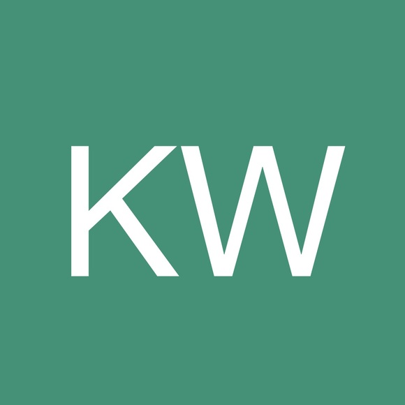 Profile Picture of Kristina Wiig (@krisw2001) on Poshmark