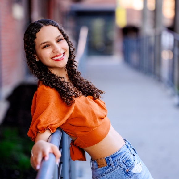 Profile Picture of Alivia Hufford (@alivia_hufford) on Poshmark