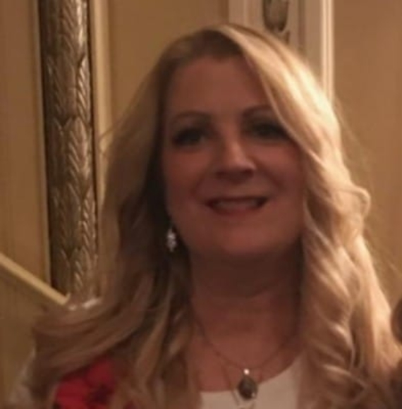 Profile Picture of Sandra Greenlaw (@sgreenlawdc) on Poshmark