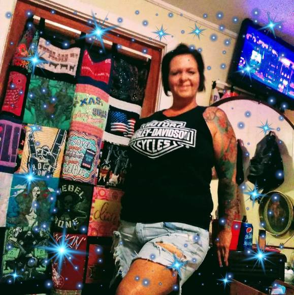 Profile Picture of Cherry Clements urbanski (@cherryu1968) on Poshmark