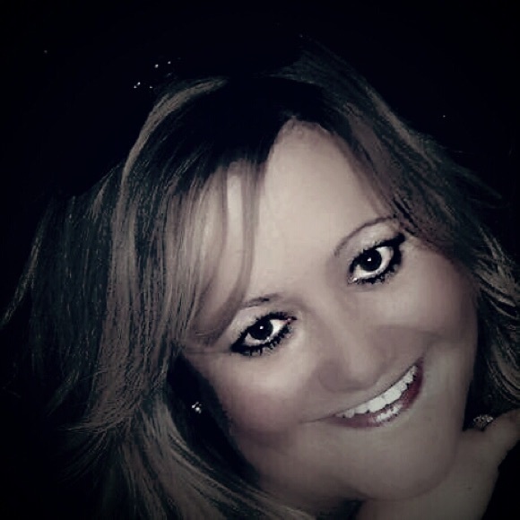 Profile Picture of Janine Reinhardt (@neeners1972) on Poshmark