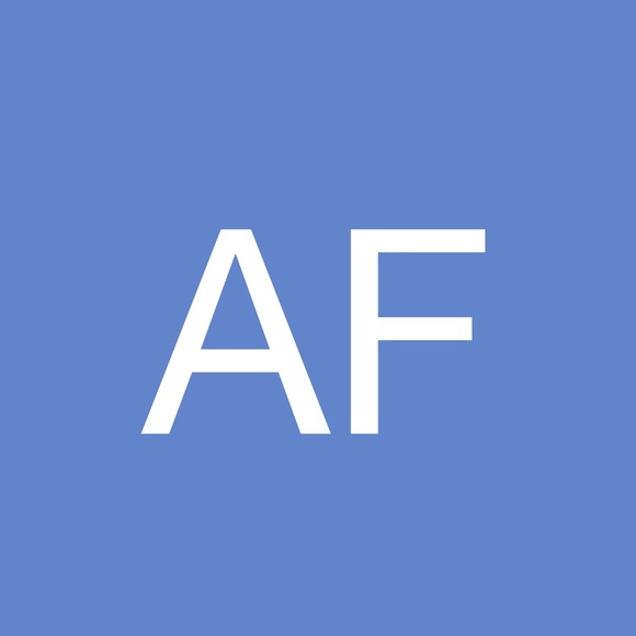 Profile Picture of Andrea Fankell (@andreafankell) on Poshmark