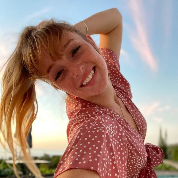 Profile Picture of Alison Lancelotti (@ali_lancelotti) on Poshmark