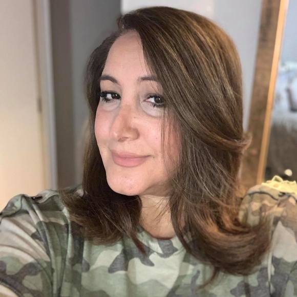 Profile Picture of Claudia Amato (@ceciliaamato23) on Poshmark