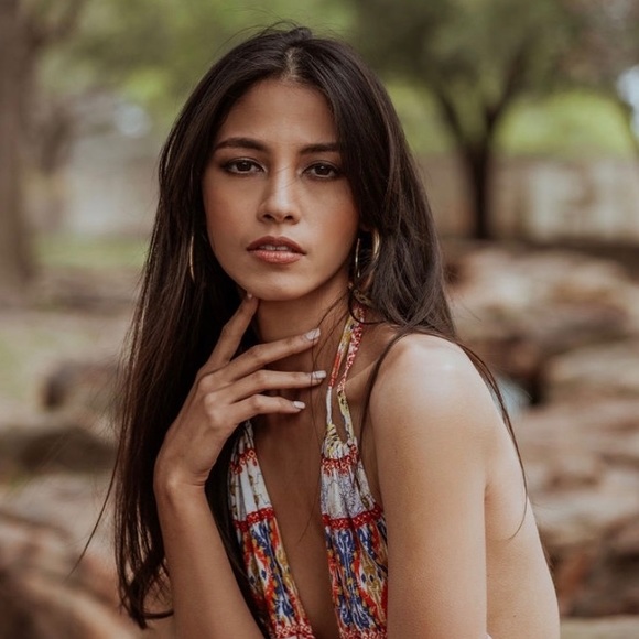 Profile Picture of Nancy Leonard (@dearmariac) on Poshmark