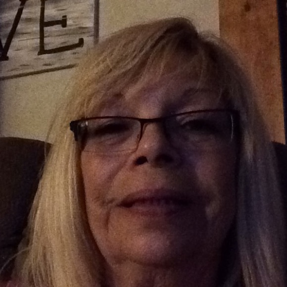 Profile Picture of Sharon Waggett (@shariw0501) on Poshmark