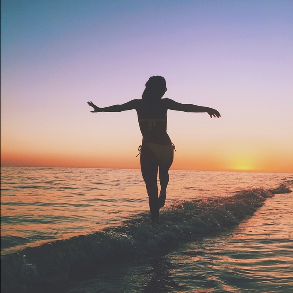 Profile Picture of Victoria Putzeys (@victoriaputzeys) on Poshmark