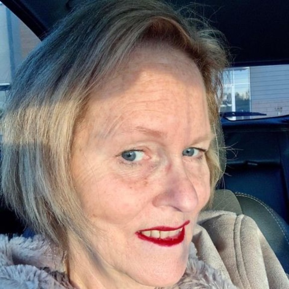 Profile Picture of Cathy Bennett (@cbennett425) on Poshmark