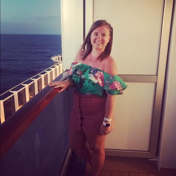 Profile Picture of Allyson Christoff (@aawheeler222) on Poshmark