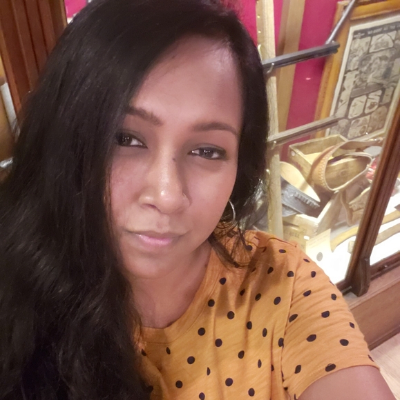 Profile Picture of Romana Javaid (@romyshine23) on Poshmark