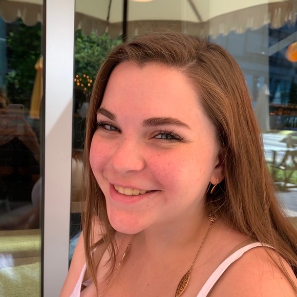 Profile Picture of Anna Shapiro (@annajshap) on Poshmark