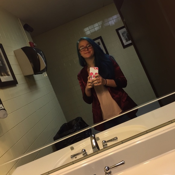 Profile Picture of Julia Rieger (@juls4531) on Poshmark