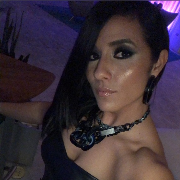 Profile Picture of Eileen Santos (@eileen_santos) on Poshmark