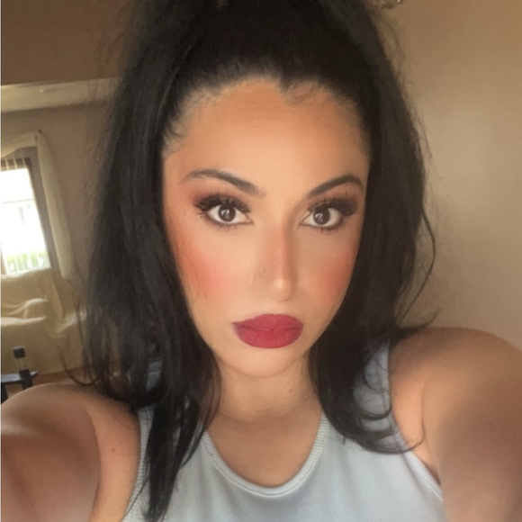 Profile Picture of Navien Allan (@naviena) on Poshmark