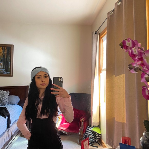 Profile Picture of Abby Ojeda (@abbyojeda332) on Poshmark
