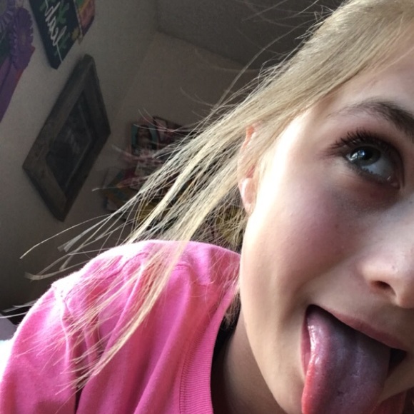 Profile Picture of Leah Pfeiffer (@leah_pfeiffer) on Poshmark