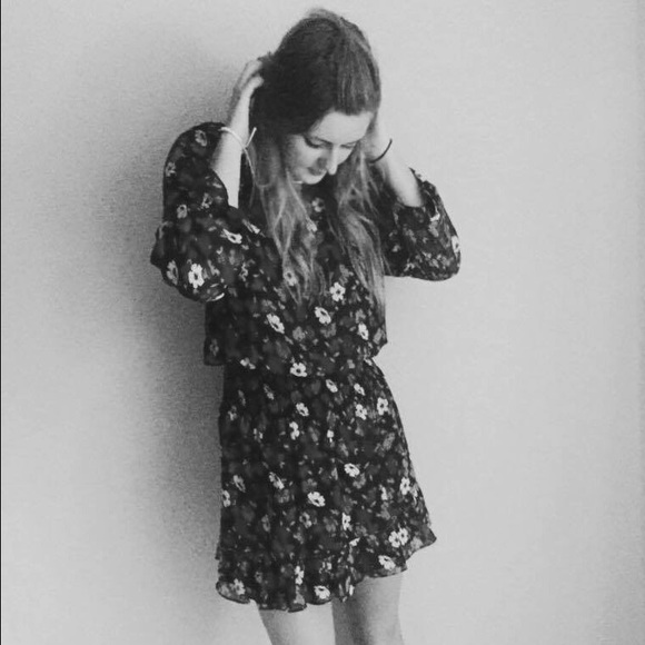 Profile Picture of Jamie Martzloff (@jamienelle) on Poshmark